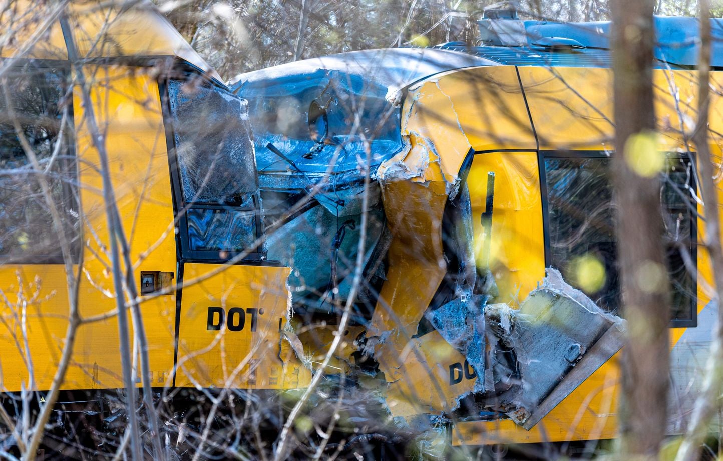 17 heridos, cinco de ellos en “estado crítico” tras colisión entre dos trenes 17 heridos, cinco de ellos en “estado crítico” tras colisión entre dos trenes